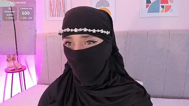 Snapshot of rawiya chatting on 1, 12, 2025 rawiya online show from 1, 12, 2025