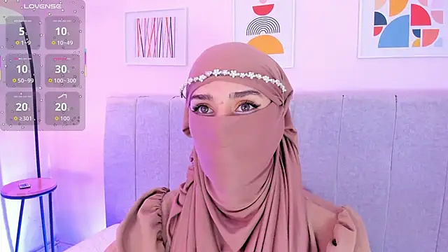 Snapshot of rawiya chatting on 14, 10, 2025 rawiya online show from 14, 10, 2025