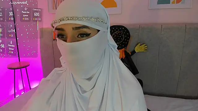 Snapshot of rawiya chatting on 1, 11, 2025 rawiya online show from 1, 11, 2025