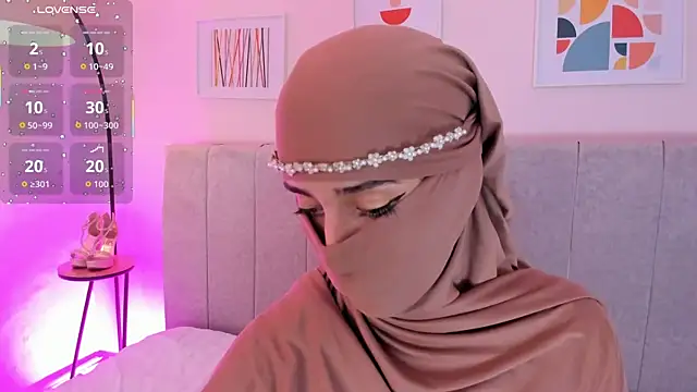 Snapshot of rawiya chatting on 6, 11, 2025 rawiya online show from 6, 11, 2025