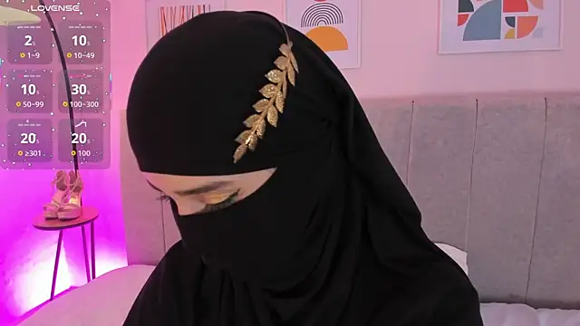 Snapshot of rawiya chatting on 8, 11, 2025 rawiya online show from 8, 11, 2025