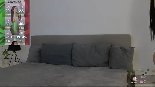 Snapshot of AllisonSky chatting on 7, 11, 2025 AllisonSky online show from 7, 11, 2025