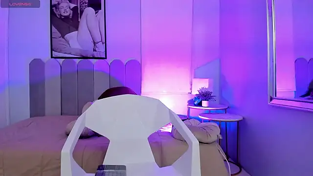 Lucy Williiams online show from 5, 2, 2025