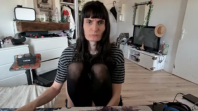 CeriseLapine online show from 6, 11, 2025