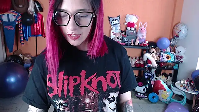Snapshot of MissMiia2 chatting on 25, 9, 2025 MissMiia2 online show from 25, 9, 2025