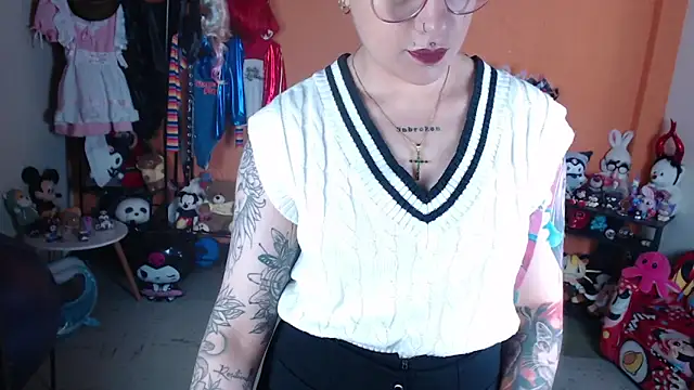 Snapshot of MissMiia2 chatting on 2, 6, 2026 MissMiia2 online show from 2, 6, 2026