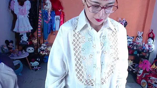 Snapshot of MissMiia2 chatting on 4, 5, 2026 MissMiia2 online show from 4, 5, 2026