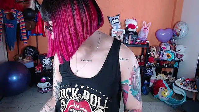 MissMiia2 online show from 5, 11, 2025