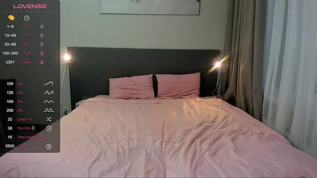 Snapshot of jesssicamooon chatting on 8, 10, 2025 jesssicamooon online show from 8, 10, 2025