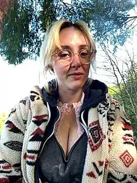 SherryOutdoor1 online show from 22, 4, 2026