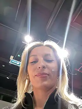 Diamond Bunny  online show from 19, 11, 2025