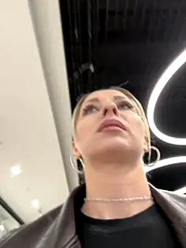 Diamond Bunny  online show from 27, 11, 2025