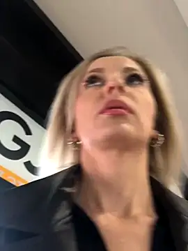 Diamond Bunny  online show from 26, 10, 2025