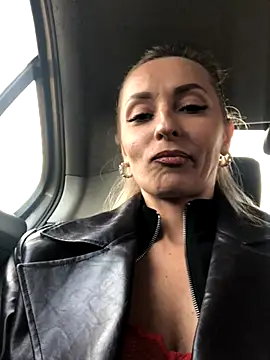 Diamond Bunny  online show from 5, 11, 2025