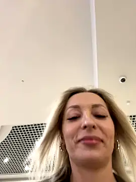 Diamond Bunny  online show from 17, 11, 2025