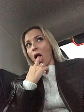 Diamond Bunny  online show from 29, 10, 2025