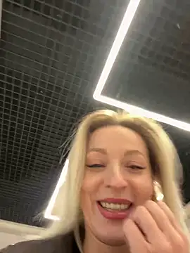 Diamond Bunny  online show from 23, 11, 2025