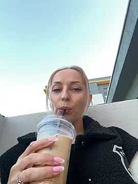 Diamond Bunny  online show from 9, 3, 2026