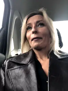 Diamond Bunny  online show from 28, 10, 2025