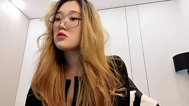 Jennatyan online show from 4, 2, 2026