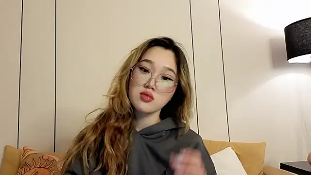 Jennatyan online show from 4, 3, 2026