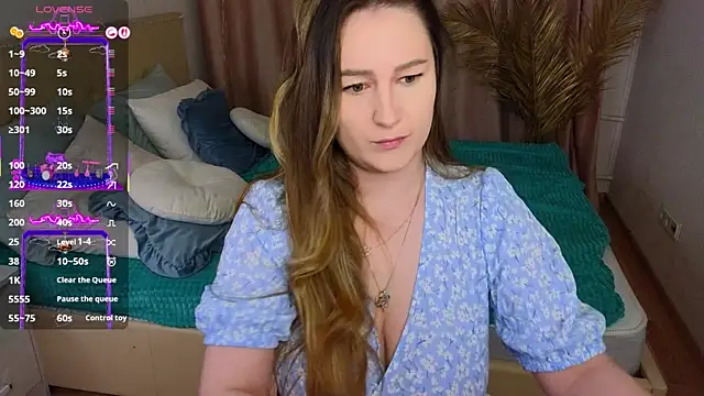 Snapshot of Emma_B1uem chatting on 8, 10, 2025 Emma B1uem online show from 8, 10, 2025