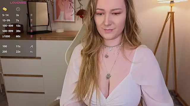 Snapshot of Emma_B1uem chatting on 7, 2, 2025 Emma B1uem online show from 7, 2, 2025