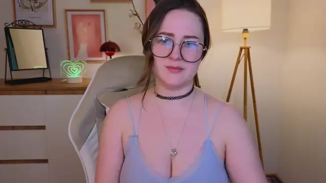 Snapshot of Emma_B1uem chatting on 2, 12, 2024 Emma B1uem online show from 2, 12, 2024