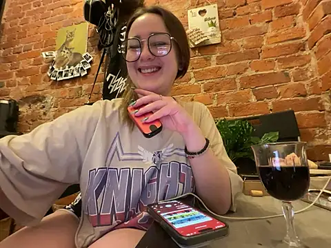 Snapshot of Emma_B1uem chatting on 12, 12, 2024 Emma B1uem online show from 12, 12, 2024