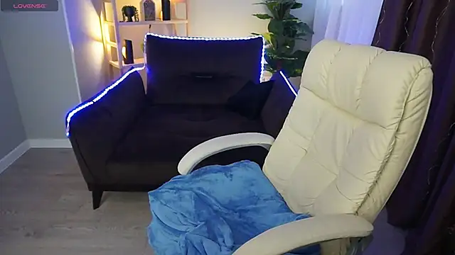 ElysLunar online show from 8, 1, 2025