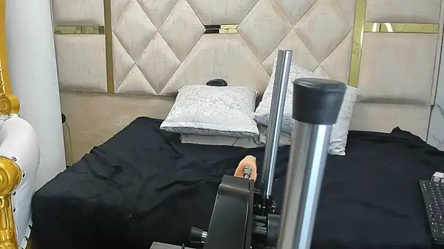 Criistaal  online show from 5, 3, 2025