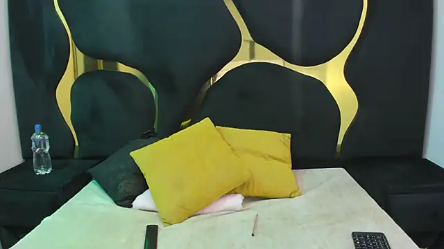 Criistaal  online show from 7, 3, 2026