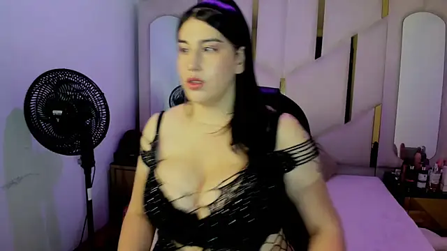Snapshot of Criistaal_ chatting on 19, 5, 2026 Criistaal online show from 19, 5, 2026