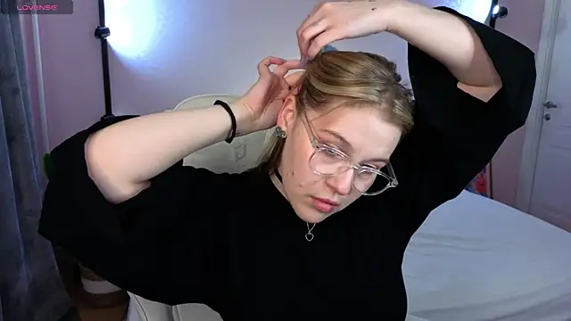 Colleen Blake online show from 13, 4, 2026