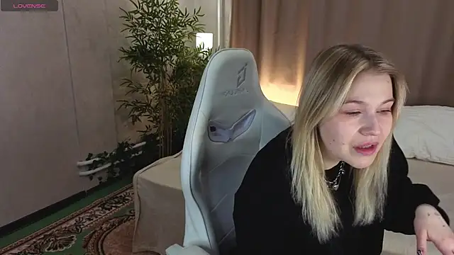 Colleen Blake online show from 7, 4, 2026