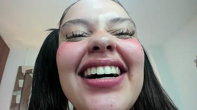Bella-hadiid online show from 8, 3, 2025