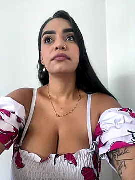 Snapshot of Sara-77 chatting on 8, 10, 2025 Sara-77 online show from 8, 10, 2025