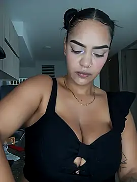 Snapshot of Sara-77 chatting on 11, 11, 2025 Sara-77 online show from 11, 11, 2025