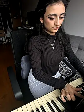 Lila Desiree online show from 13, 11, 2025