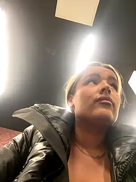 maisiesmithx online show from 12, 10, 2025