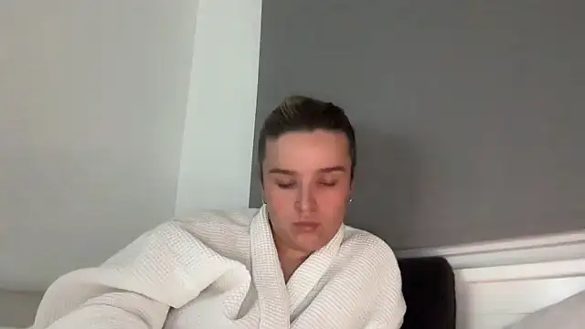 maisiesmithx online show from 23, 4, 2026