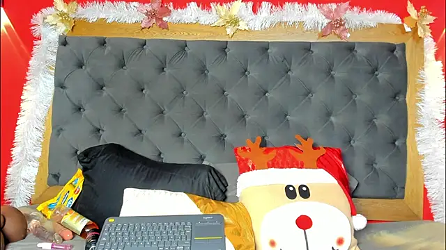 YayaHilton online show from 16, 12, 2025