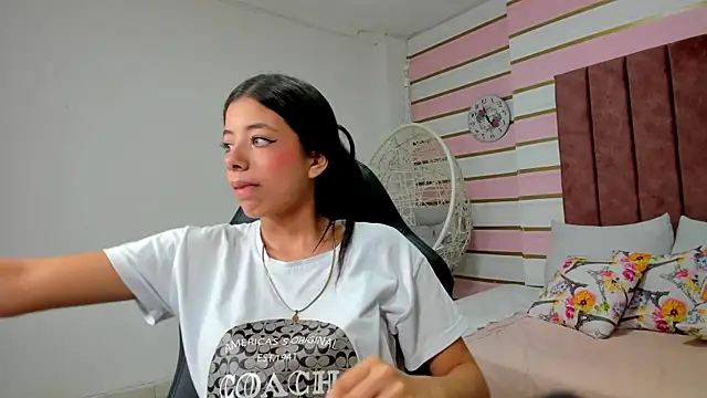 Snapshot of coraltaylor chatting on 15, 12, 2024 coraltaylor online show from 15, 12, 2024