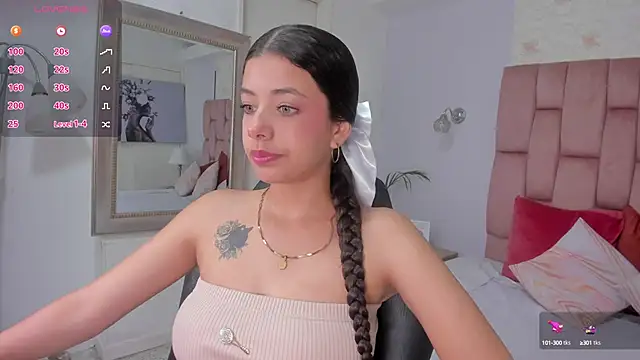 Snapshot of coraltaylor chatting on 13, 10, 2025 coraltaylor online show from 13, 10, 2025