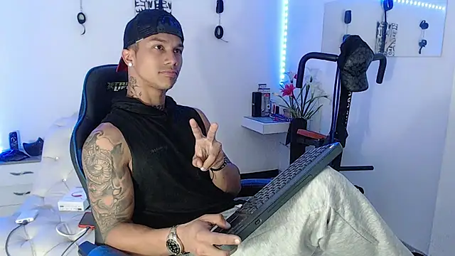 Leonard Price online show from 4, 3, 2025