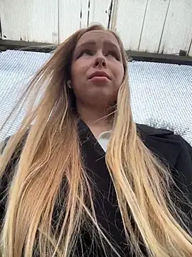 mur girl online show from 5, 11, 2025