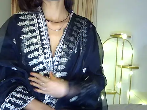 MAAYRA 09 online show from 22, 10, 2025