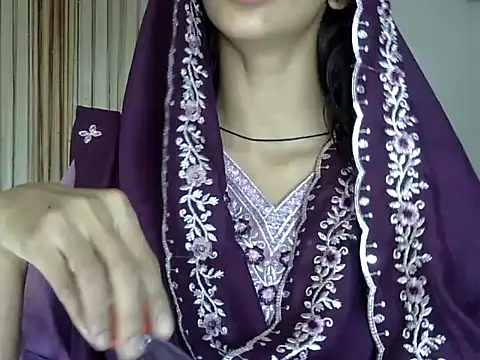 MAAYRA 09 online show from 28, 9, 2025