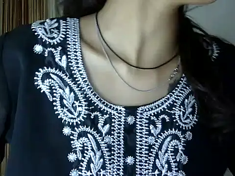 MAAYRA 09 online show from 3, 10, 2025