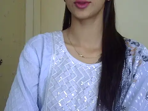 Snapshot of MAAYRA_09 chatting on 30, 4, 2026 MAAYRA 09 online show from 30, 4, 2026